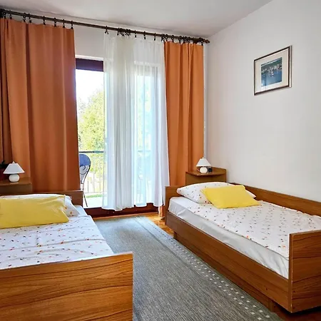 Apartments With A Parking Space Malinska Exterior foto